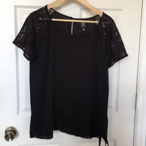 Black top with lace trim 🖤